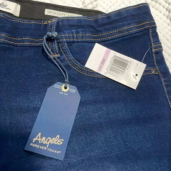 NWT- Angels - 22W. 360 Sculpt Bermuda - Picture 5 of 8